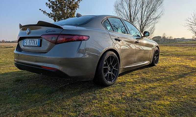 Alfa Romeo Giulia 2....