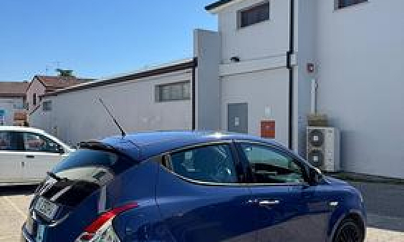 Lancia Ypsilon 1.2 6...