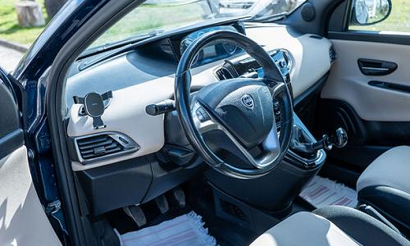 Lancia Ypsilon 3ª Se...