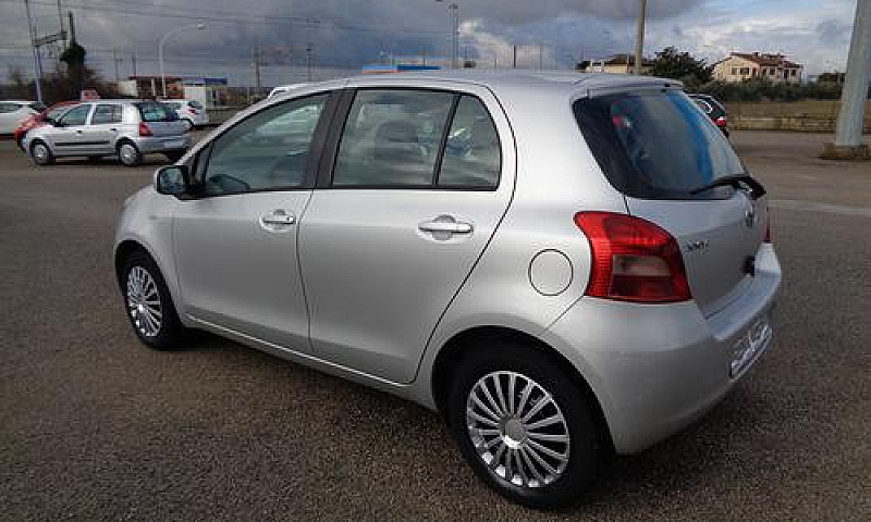 Toyota Yaris 1.0 5 P...