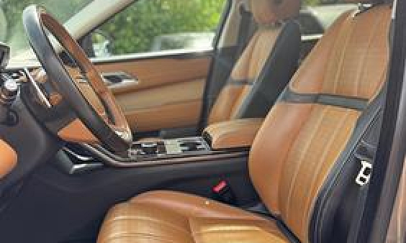Range Rover Velar 3....