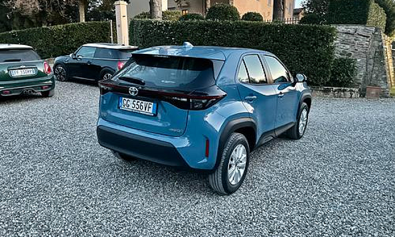 Toyota Yaris Cross -...