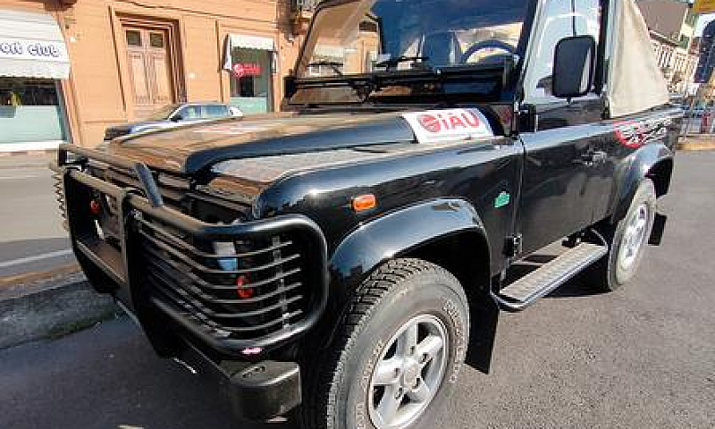 Land Rover Defender ...