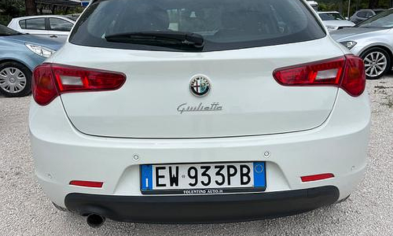 Alfa Romeo Giulietta...