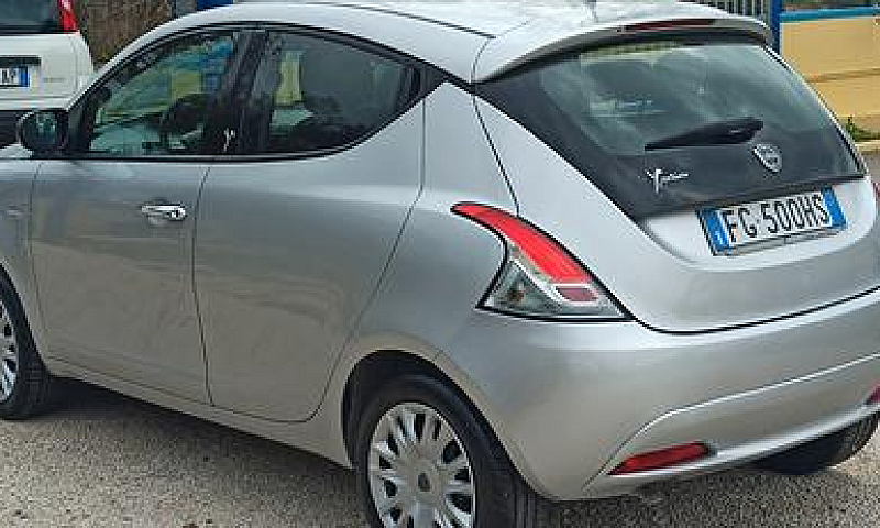 Lancia Ypsilon 1.2 6...