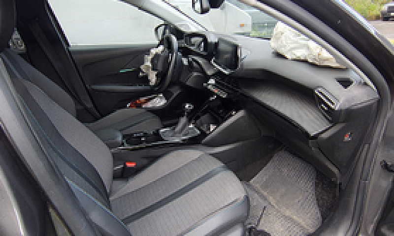 Peugeot 208 Sinistra...