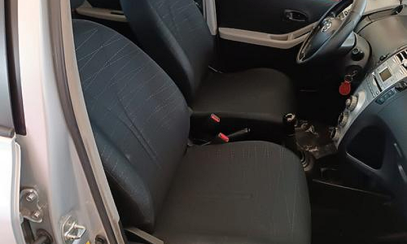 Toyota Yaris 1.0 Sol...