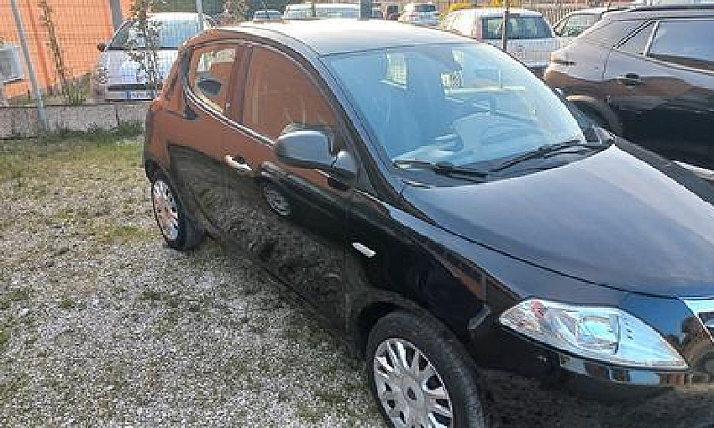 Lancia Ypsilon 1.2 6...