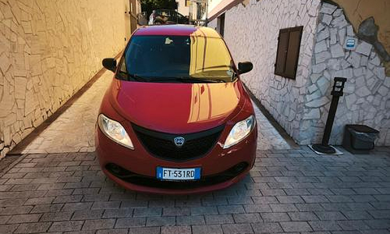 Lancia Ypsilon 1.2 6...