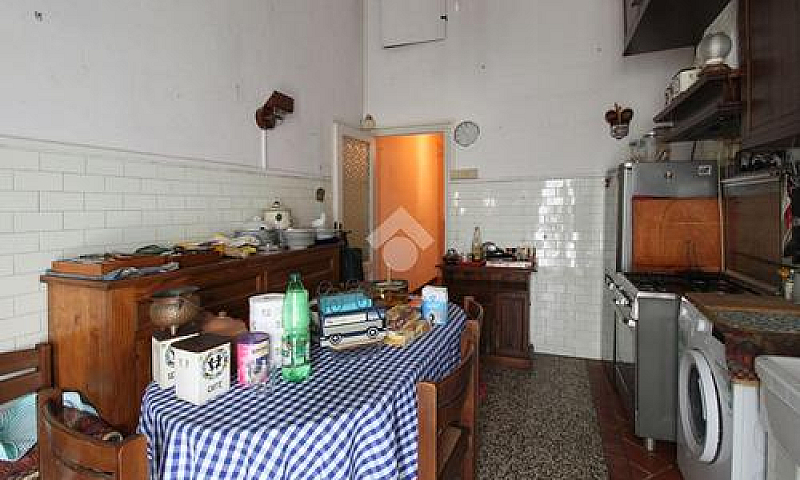 4 Locali A Firenze...