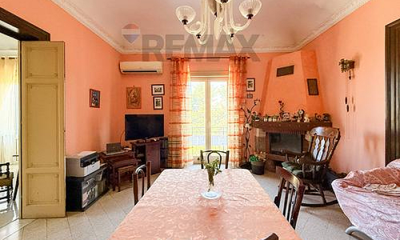 Porzione Di Villa - ...
