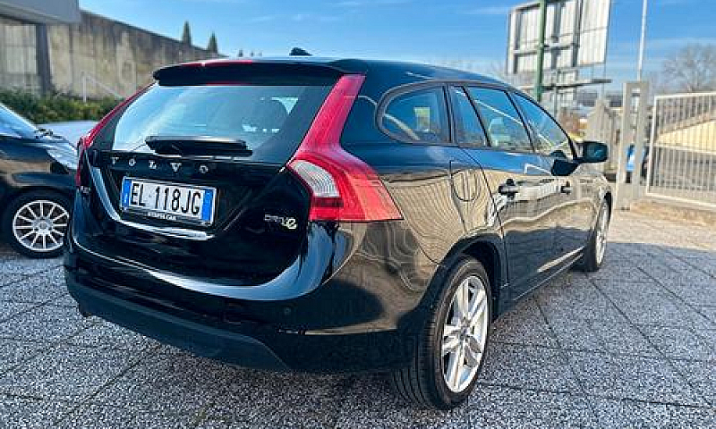 Volvo V60 Drive...