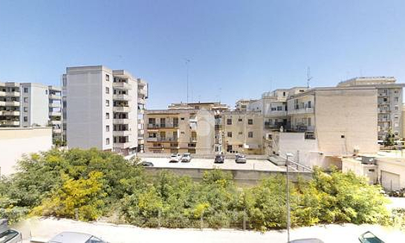 4 Locali A Brindisi...