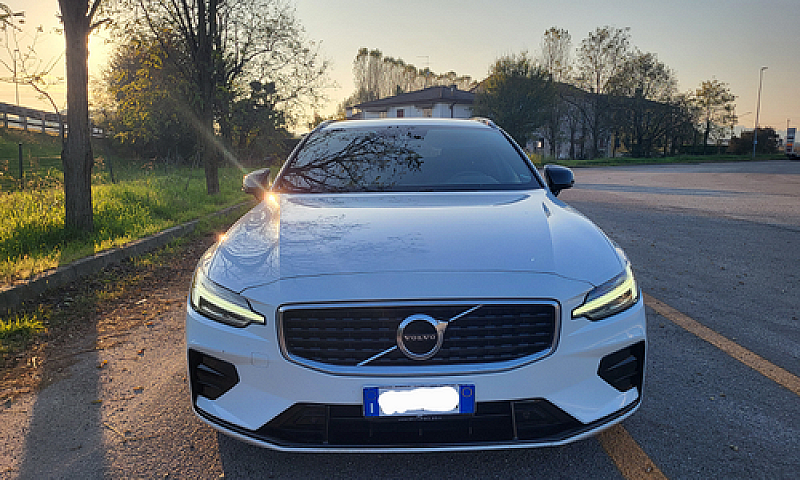 Volvo V60 R Design...
