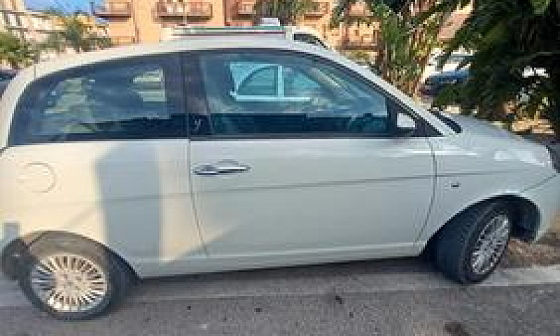 Lancia Ypsilon...
