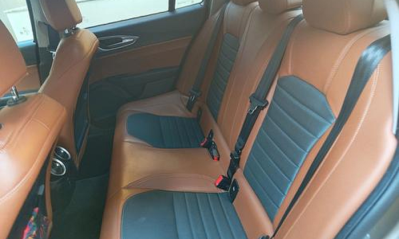 Alfa Romeo Giulia (2...