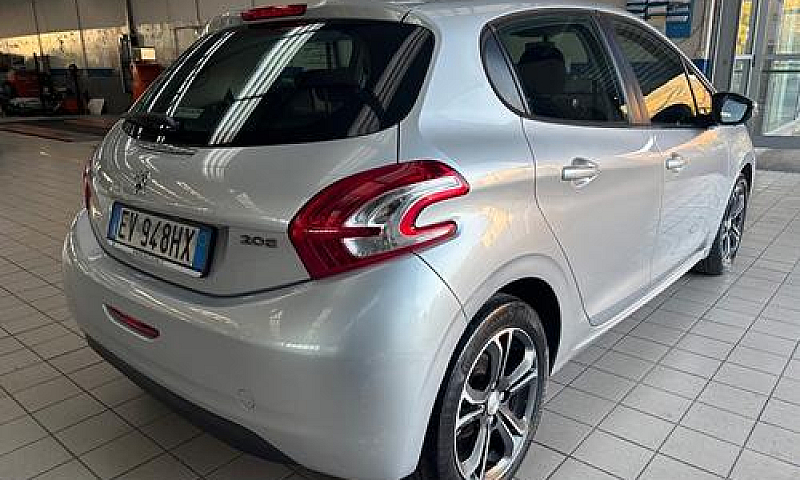 Peugeot 208 1° Serie...