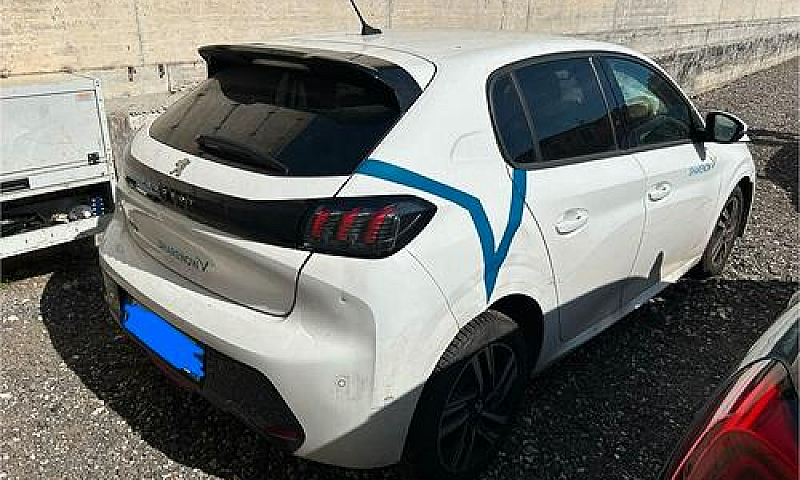 Peugeot 208 Allure 2...
