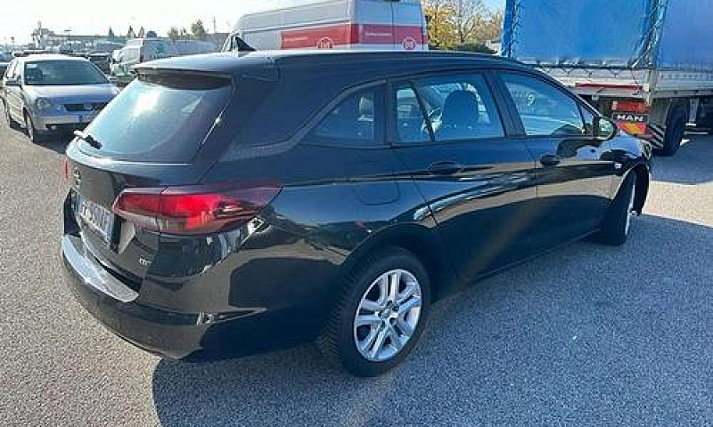 Opel Astra Sports To...