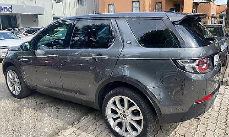 Land Rover Discovery...