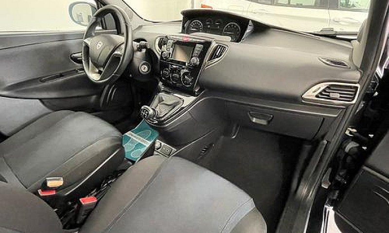 Lancia Ypsilon 1.2 6...