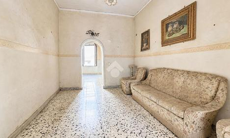 4 Locali A Napoli...