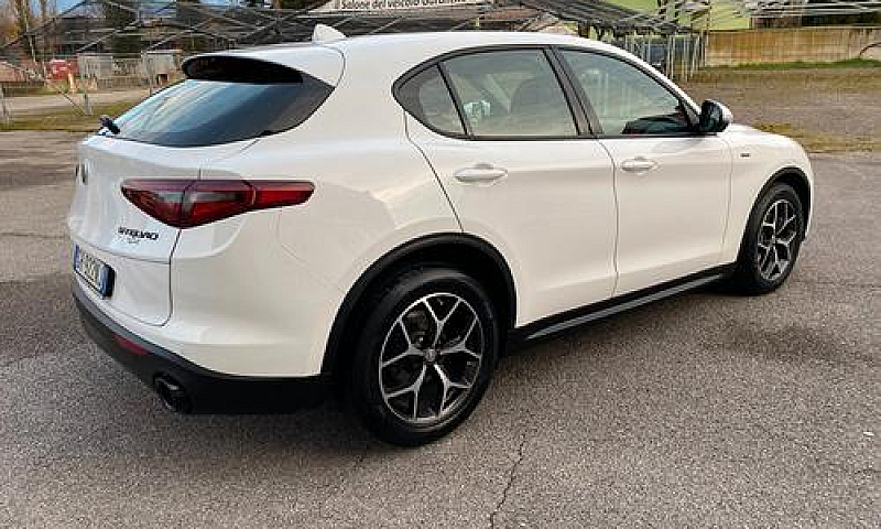 Alfa Romeo Stelvio 2...