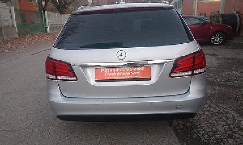 Mercedes-Benz E 220 ...