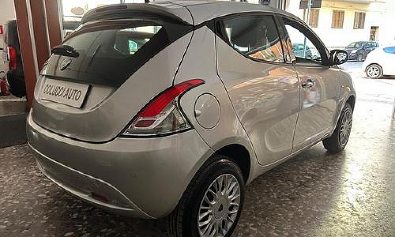 Lancia Ypsilon 0.9 B...