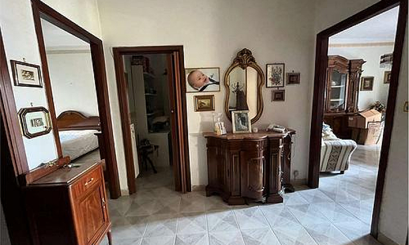Trilocale In Via Rom...