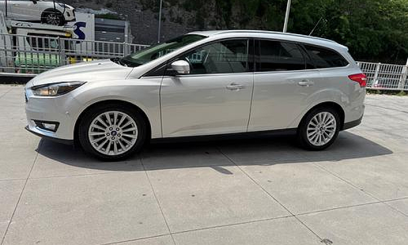 Ford Focus 1.0 Titan...