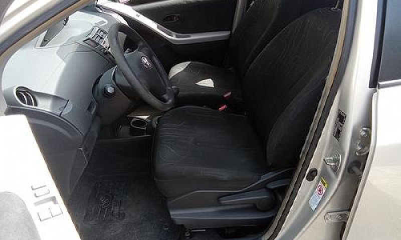 Toyota Yaris 1.0 5 P...