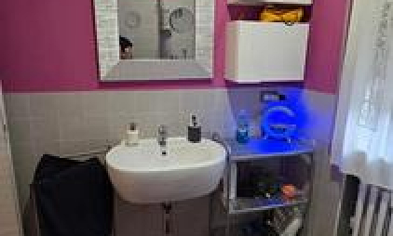 Stanza Con Bagno Esc...