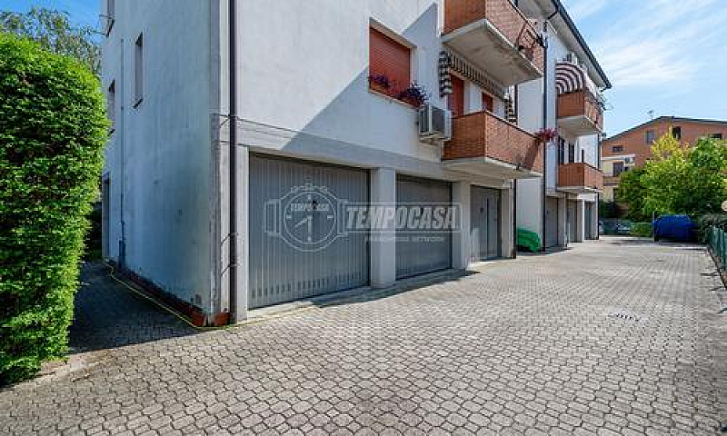Trilocale Con Garage...