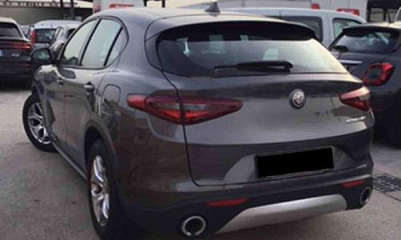 Alfa Romeo Stelvio 2...