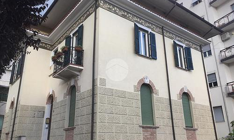 4 Locali A Cosenza...