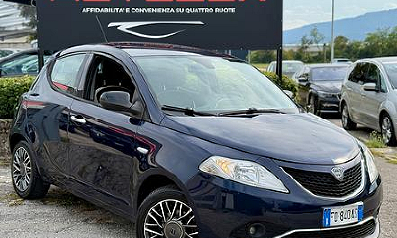 Lancia Ypsilon 1.2 6...