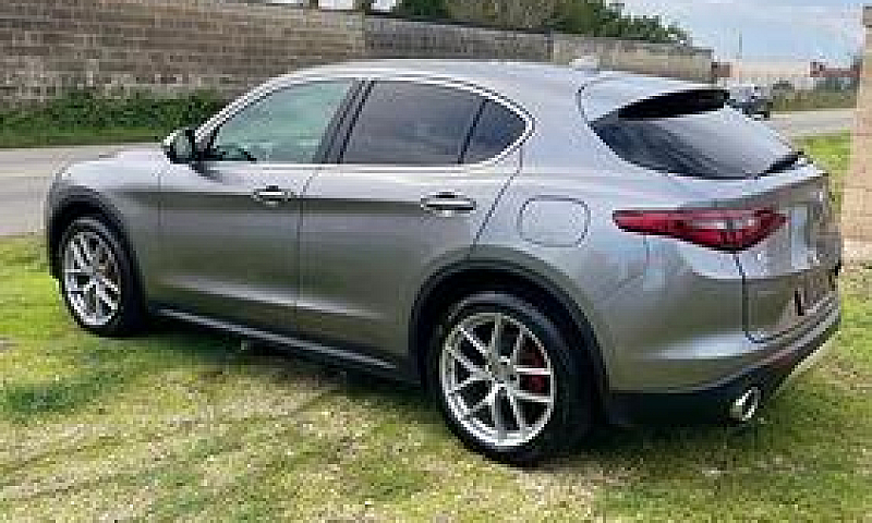 Alfa Romeo Stelvio 2...