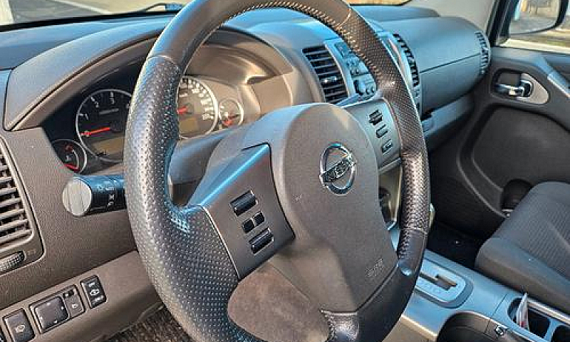 Nissan Pathfinder R5...