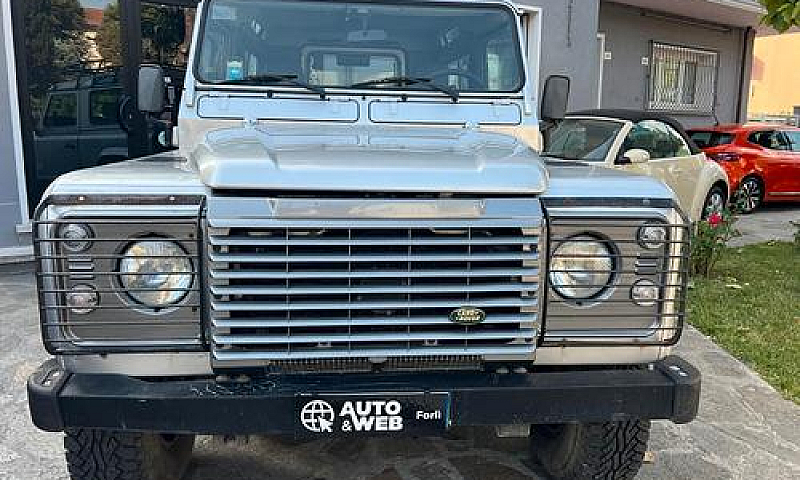 Land Rover Defender ...