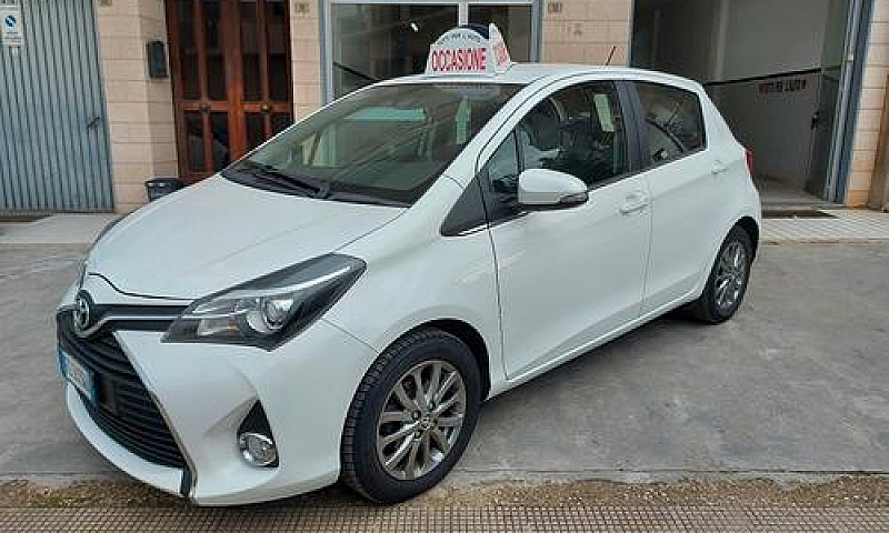 Toyota Yaris 1.0 Ben...