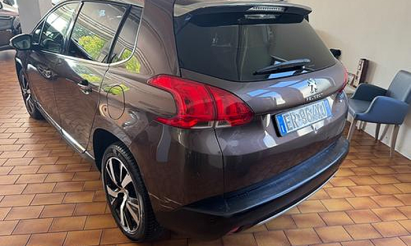 Peugeot 2008 1.6 E-H...