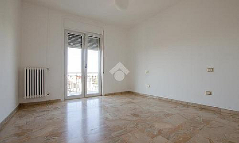 3 Locali A Gioia Del...
