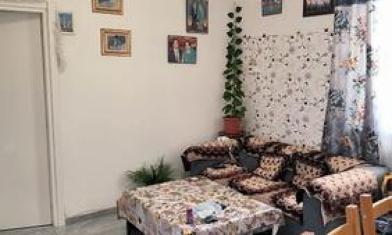 Con 3 Camere In Zona...