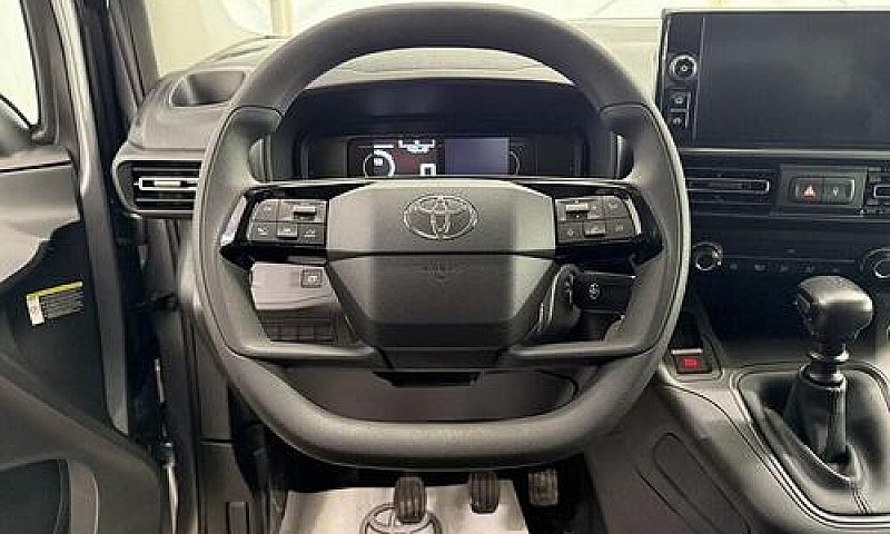 Toyota Proace City 1...