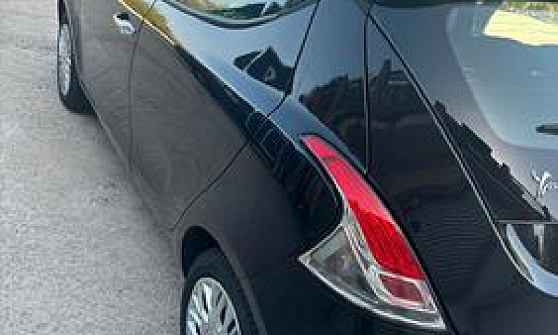 Lancia Ypsilon 1.2 6...