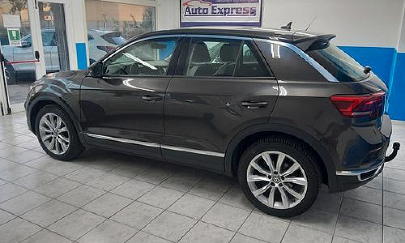 Volkswagen T-Roc Ann...