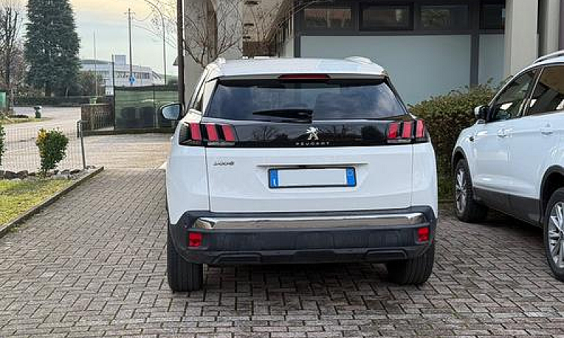 Peugeot 3008 1.5 130...