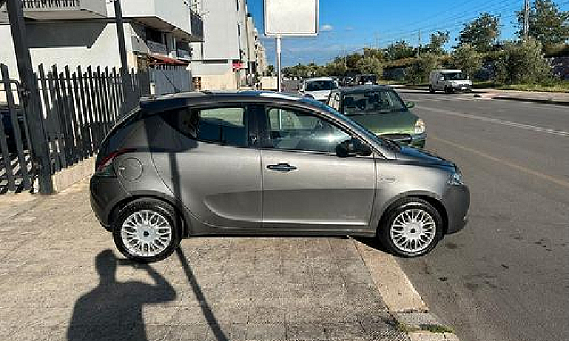 Lancia Ypsilon 1.3 M...