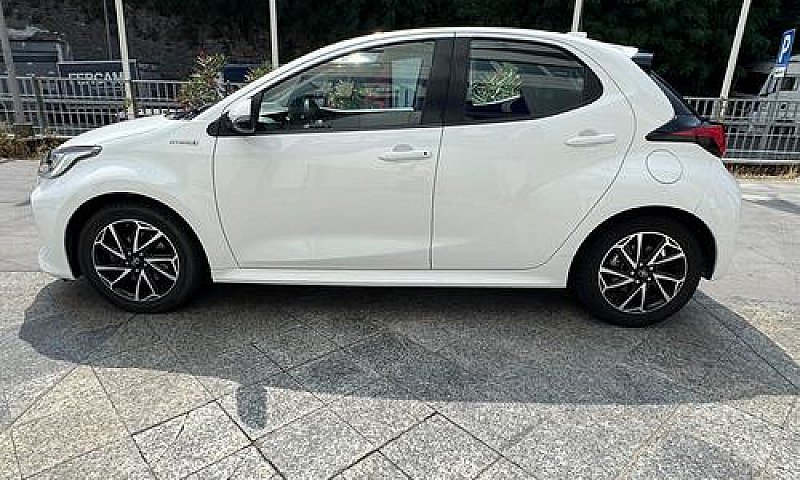 Toyota Yaris 1.5 Hyb...